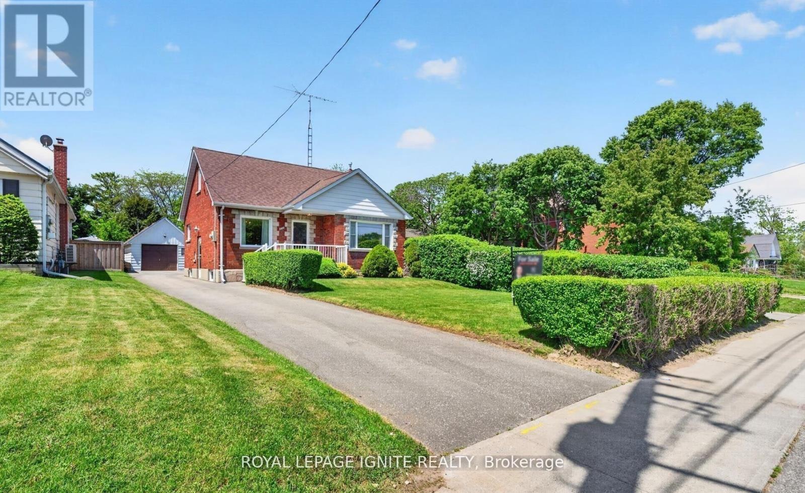 MAIN-820 Simcoe Street N, Oshawa, ON, L1G 4V8