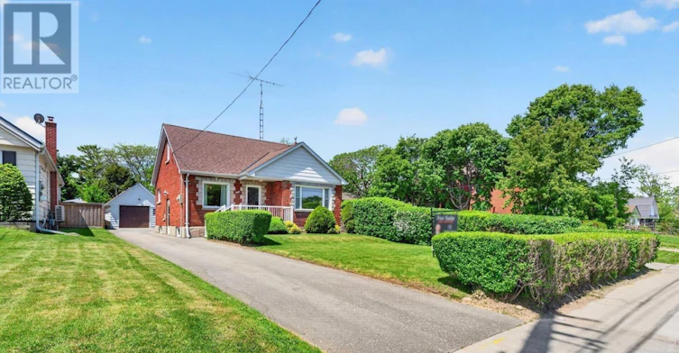 MAIN-820 Simcoe Street N, Oshawa, ON, L1G 4V8