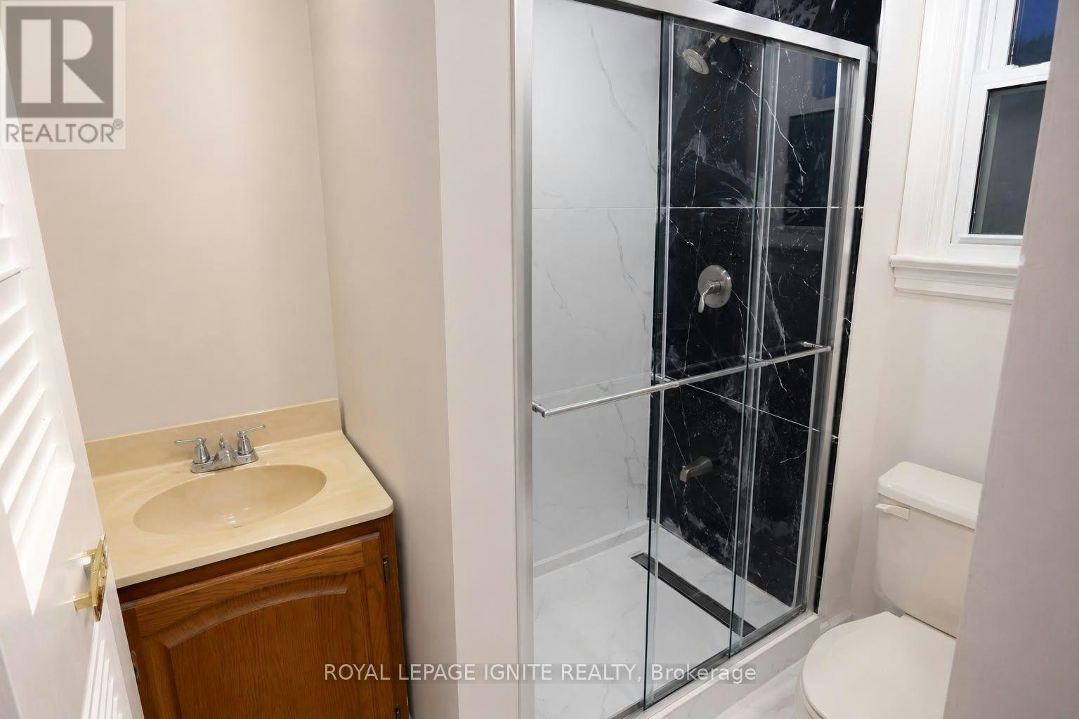 MAIN-820 Simcoe Street N, Oshawa, ON, L1G 4V8 - 10