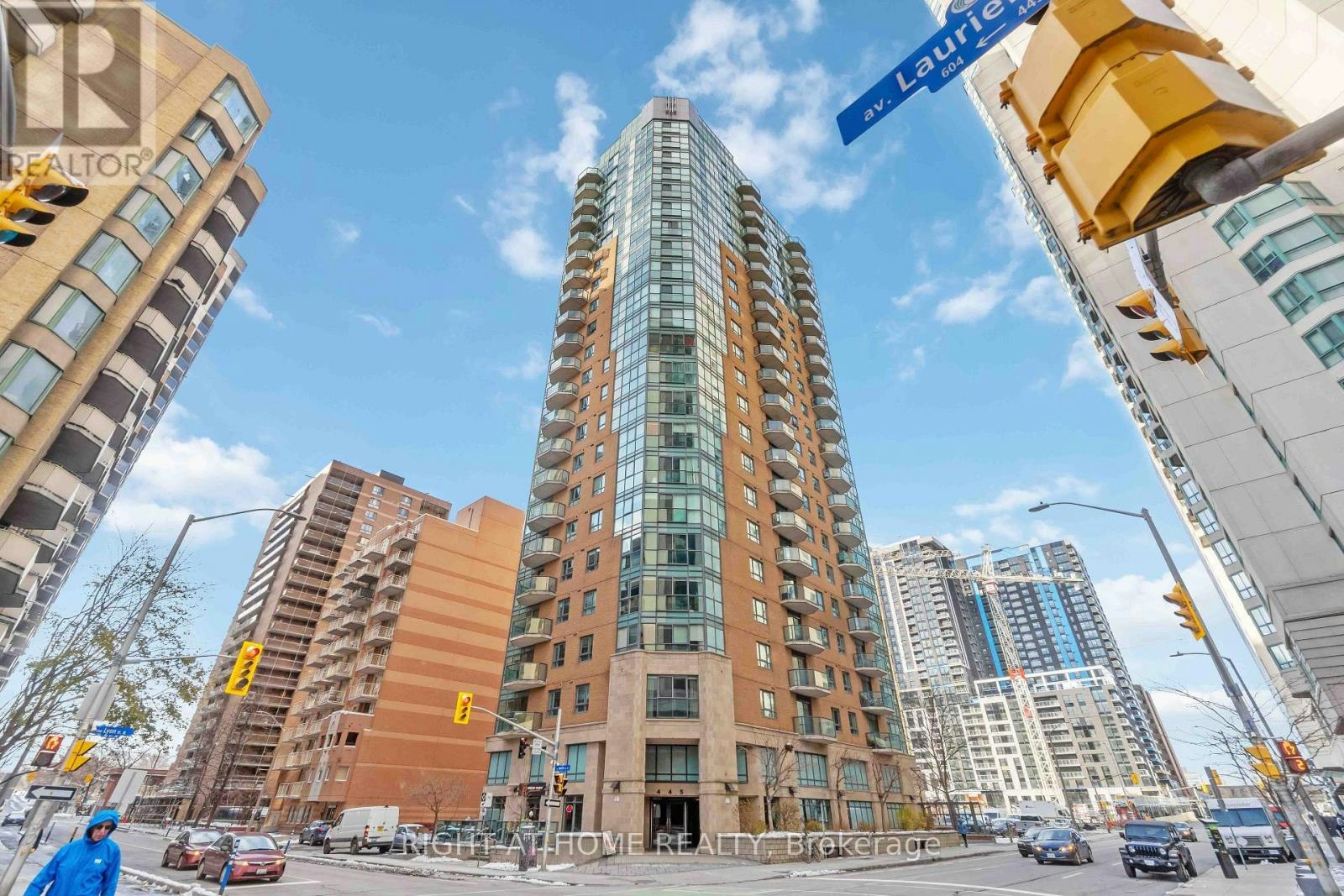 701-445 Laurier Avenue W, Ottawa, ON, K1R 0A2