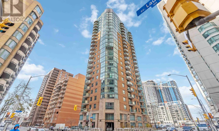 701-445 Laurier Avenue W