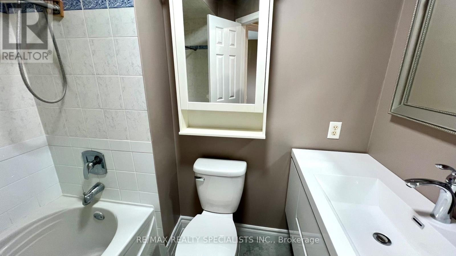 5 Russell Hill Drive, Barrie, ON, L4N 0C3 - 16