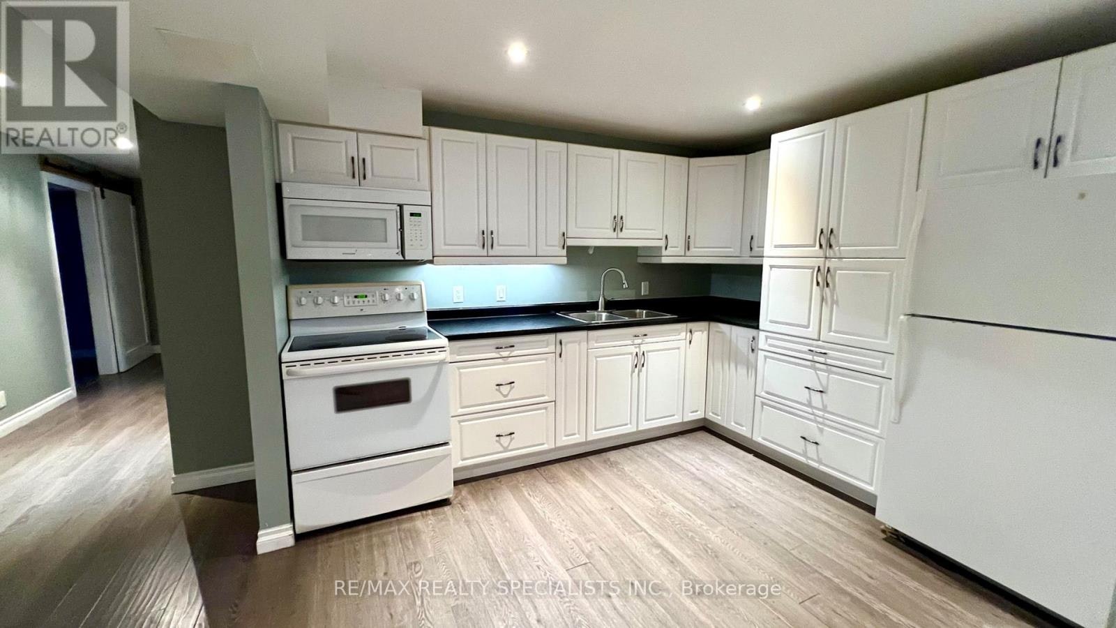 5 Russell Hill Drive, Barrie, ON, L4N 0C3 - 18