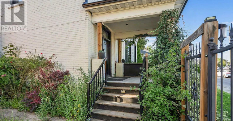35 Elizabeth Street N, Brampton, ON, L6X 1S3 - 2