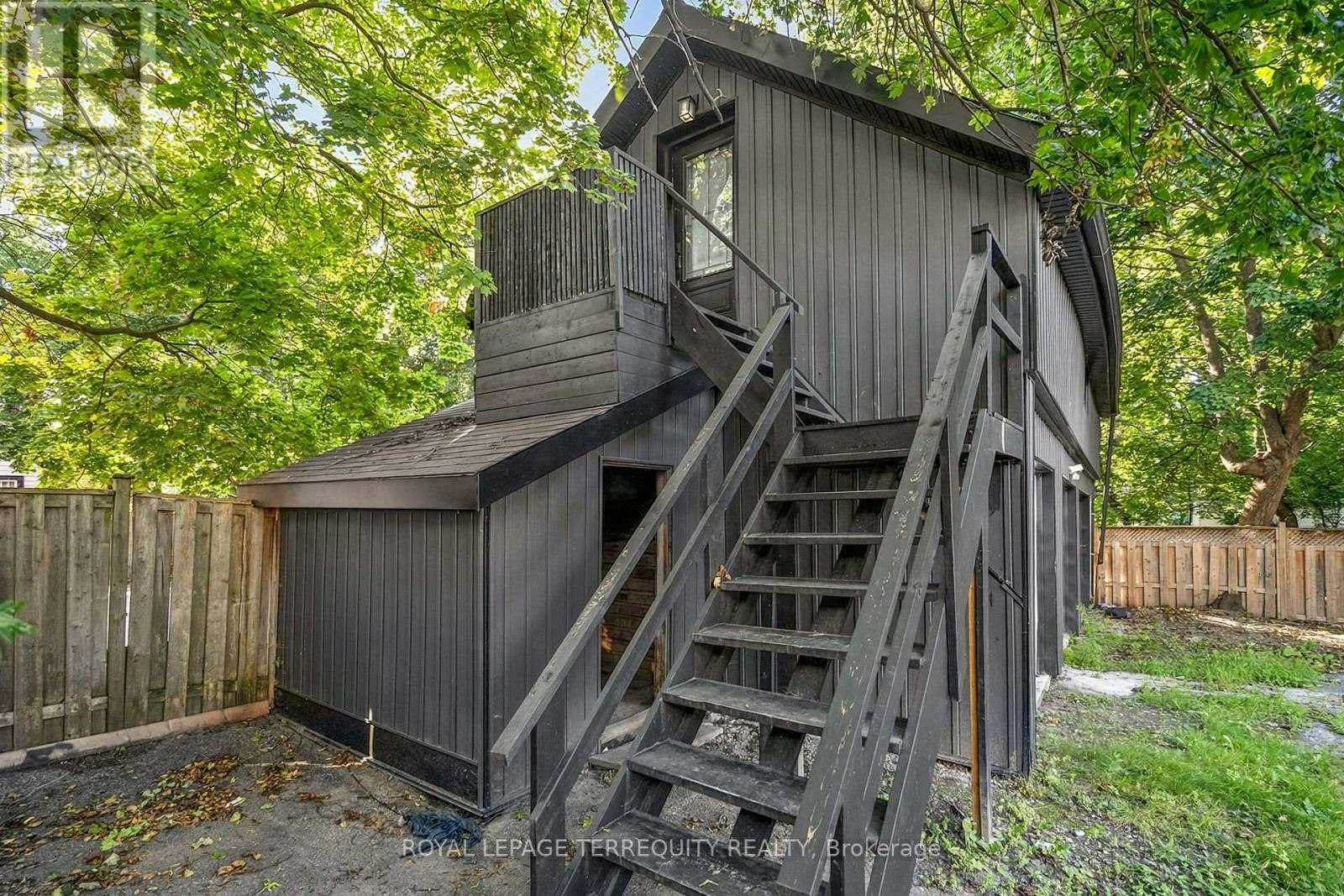 35 Elizabeth Street N, Brampton, ON, L6X 1S3 - 35