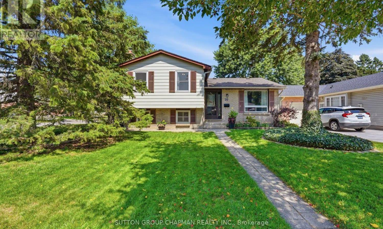 99 Inverary Crescent