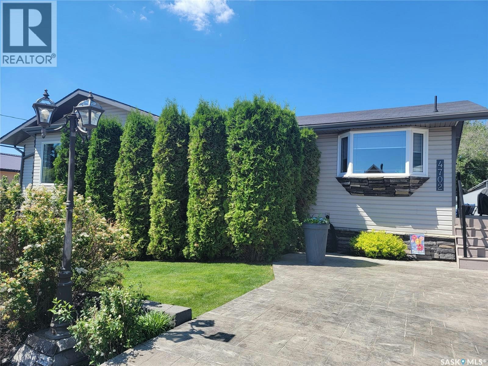 4702 Leader Street, Macklin, SK, S0L 2C0