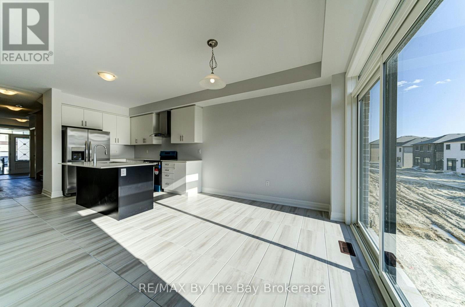 17 Rosanne Circle, Wasaga Beach, ON, L9Z 0N4 - 6