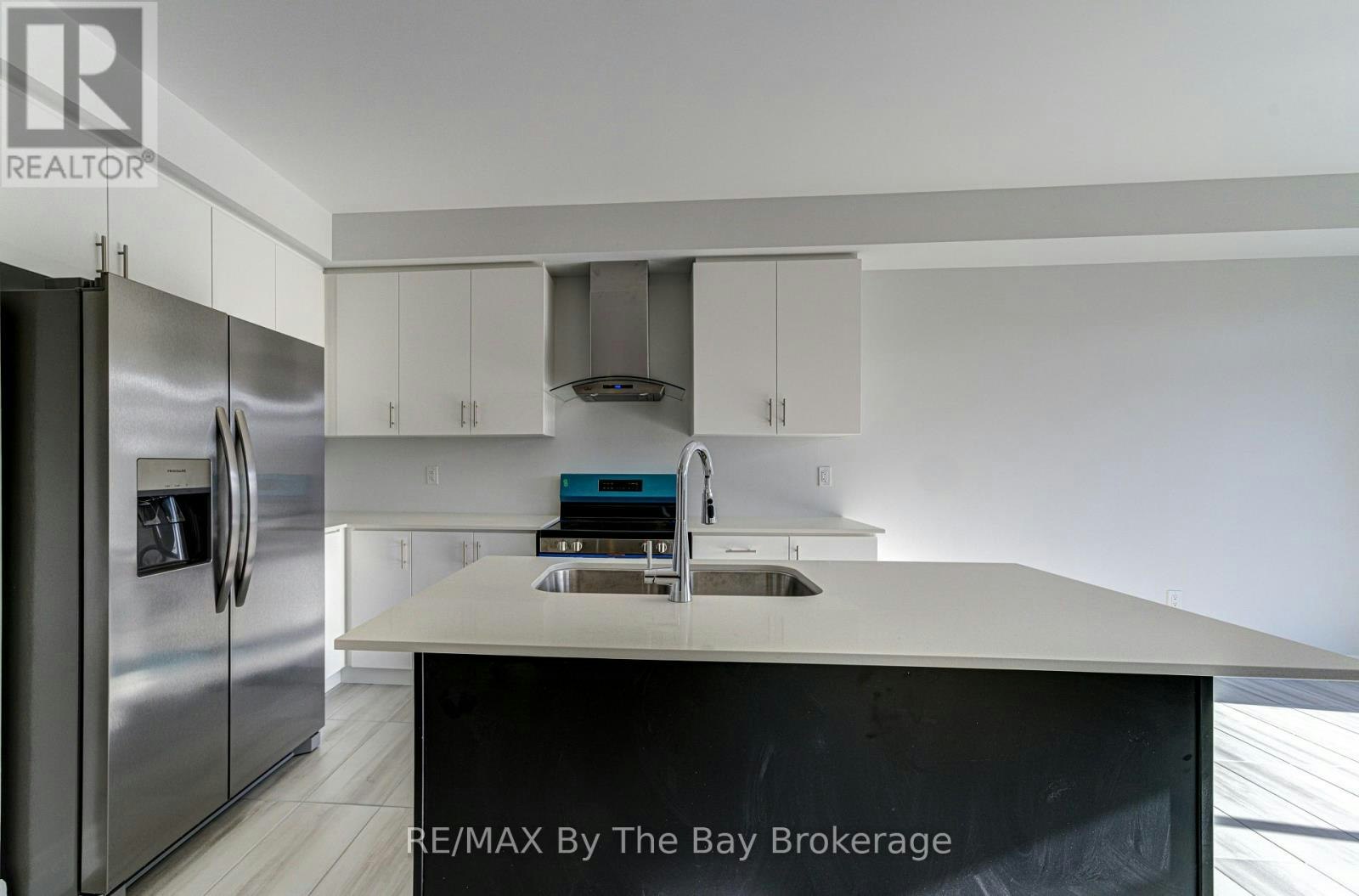 17 Rosanne Circle, Wasaga Beach, ON, L9Z 0N4 - 11
