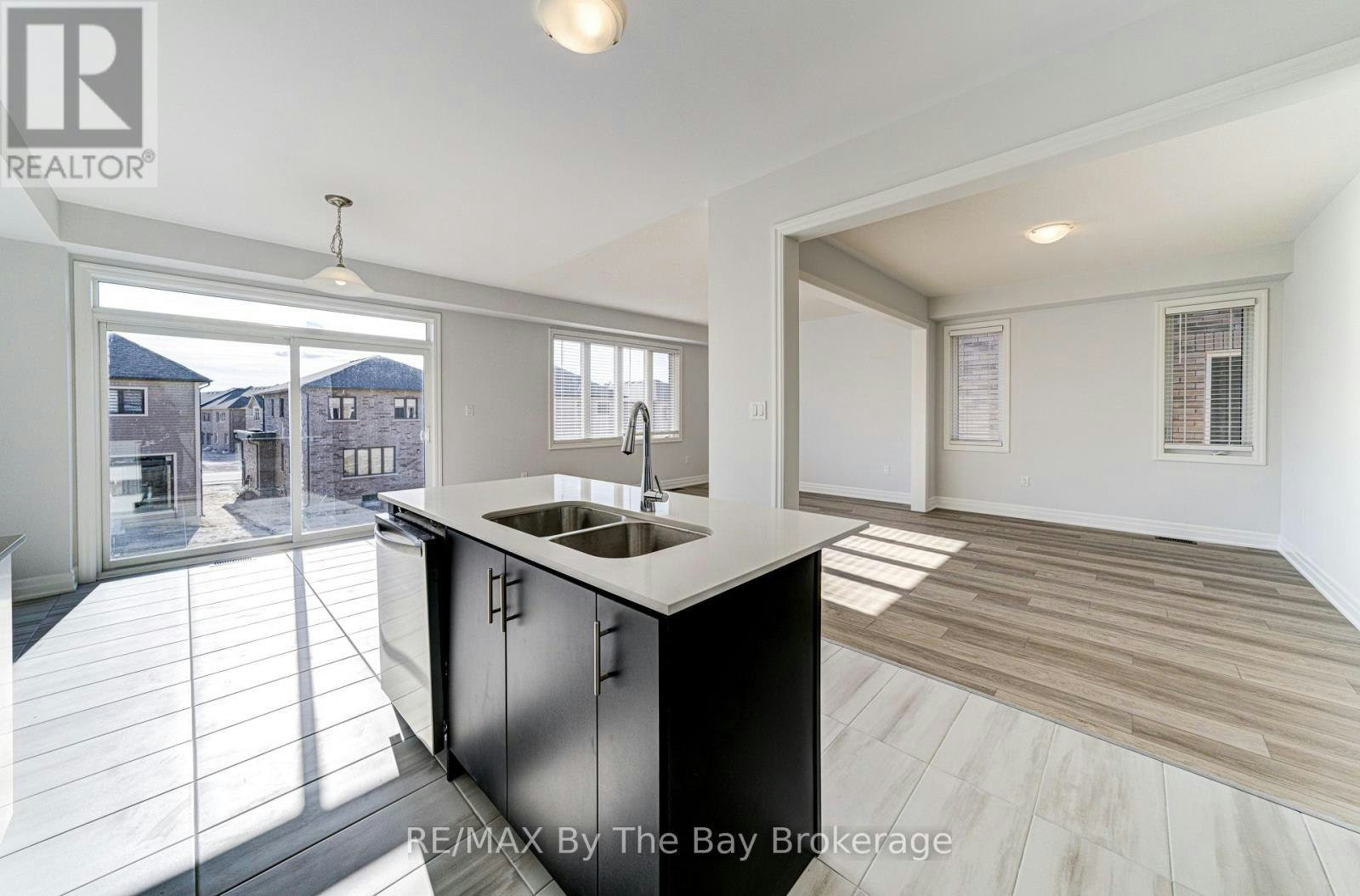 17 Rosanne Circle, Wasaga Beach, ON, L9Z 0N4 - 13
