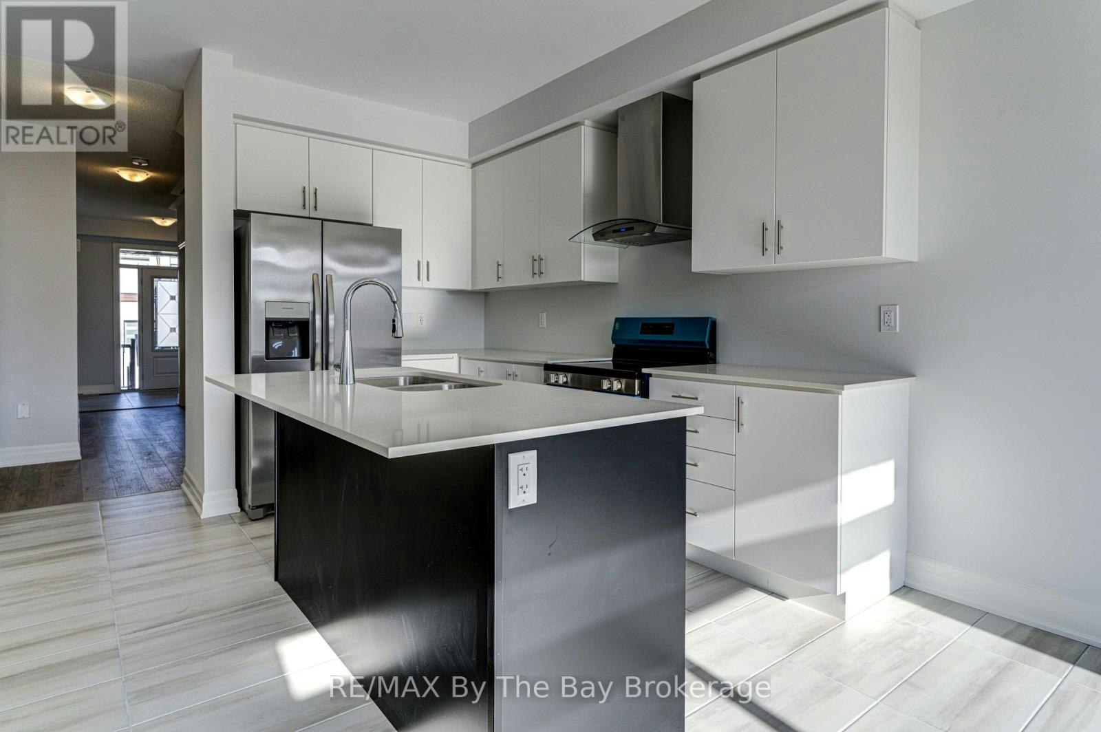 17 Rosanne Circle, Wasaga Beach, ON, L9Z 0N4 - 10