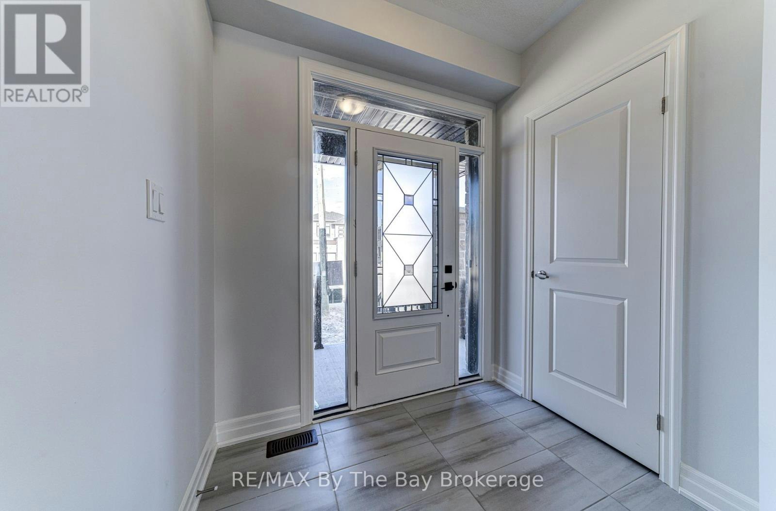 17 Rosanne Circle, Wasaga Beach, ON, L9Z 0N4 - 2