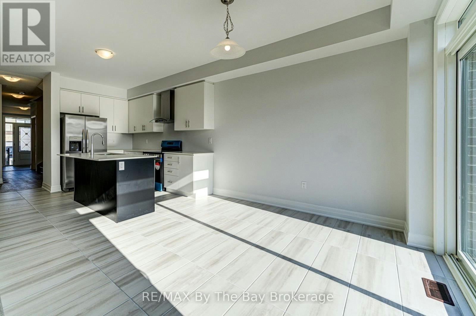 17 Rosanne Circle, Wasaga Beach, ON, L9Z 0N4 - 7