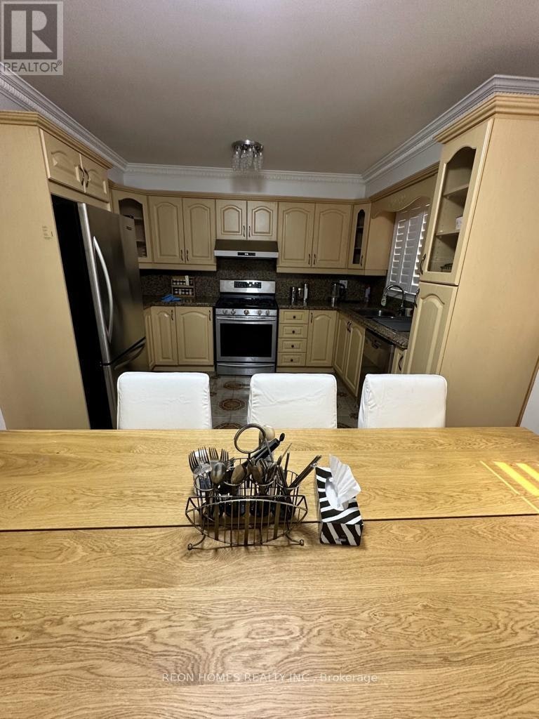 3 Lord Roberts Drive, Toronto, ON, M1K 3W1 - 4