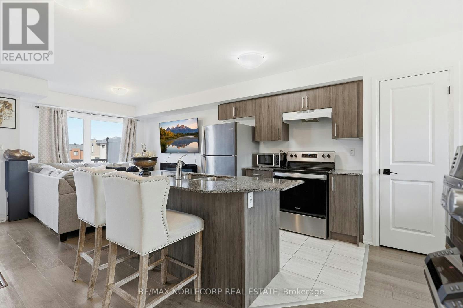 51 Fairlane Avenue, Barrie, ON, L9J 0N1