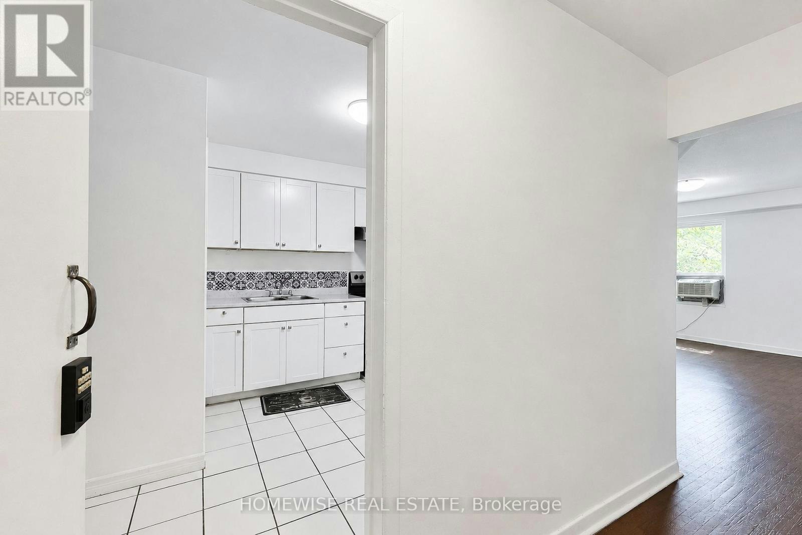 REAR-961A Eglinton Avenue, Toronto, ON, M6C 2C4 - 3