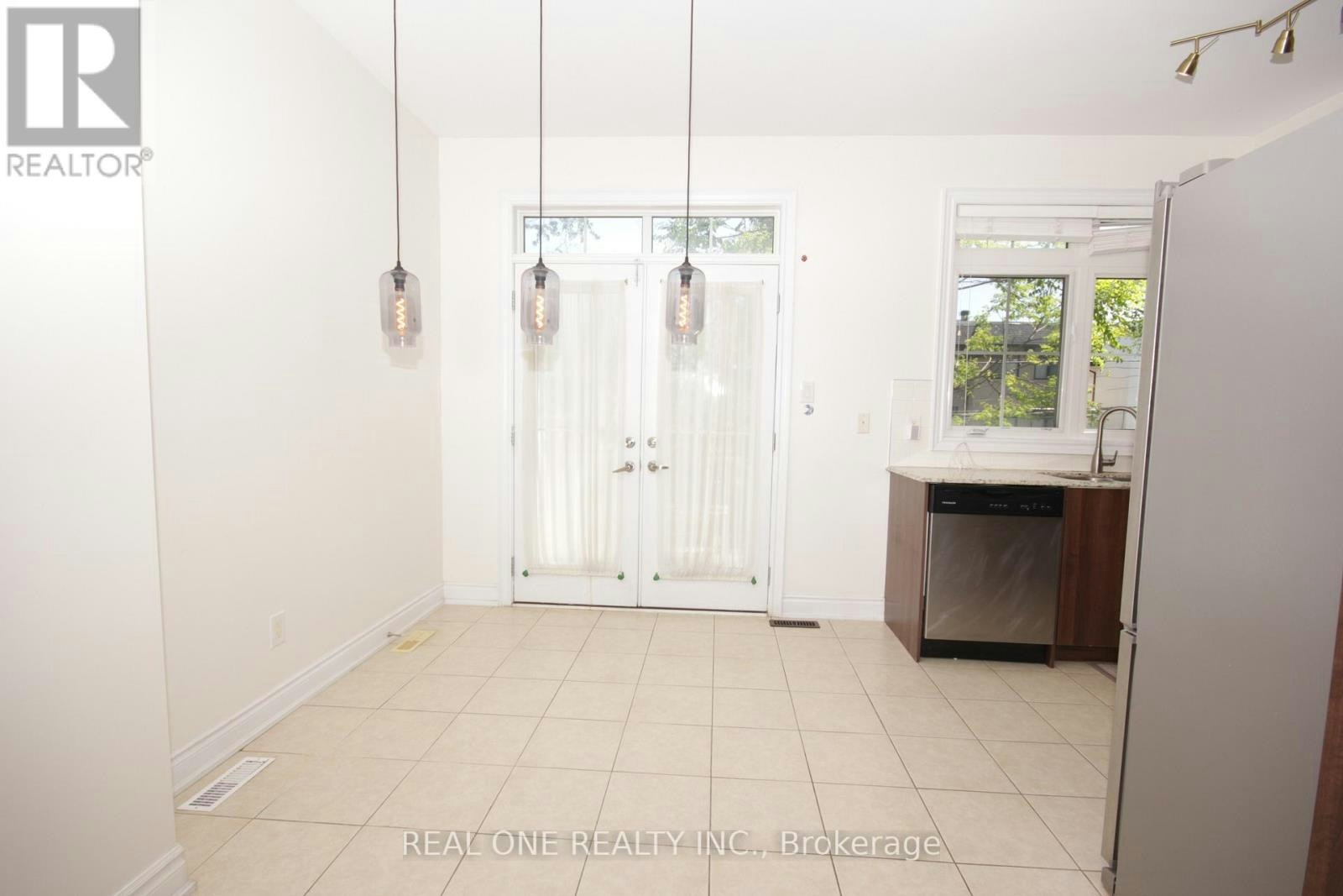 7 Slingsby Lane, Toronto, ON, M2N 0H7 - 8