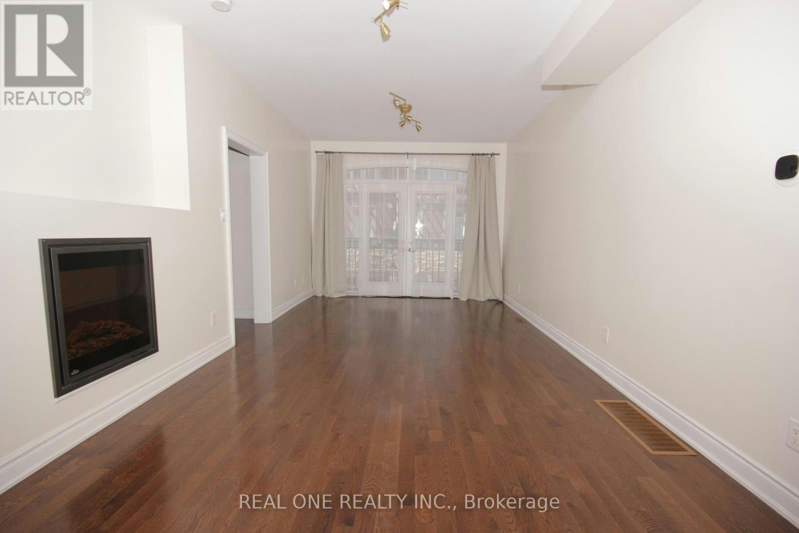 7 Slingsby Lane, Toronto, ON, M2N 0H7 - 4
