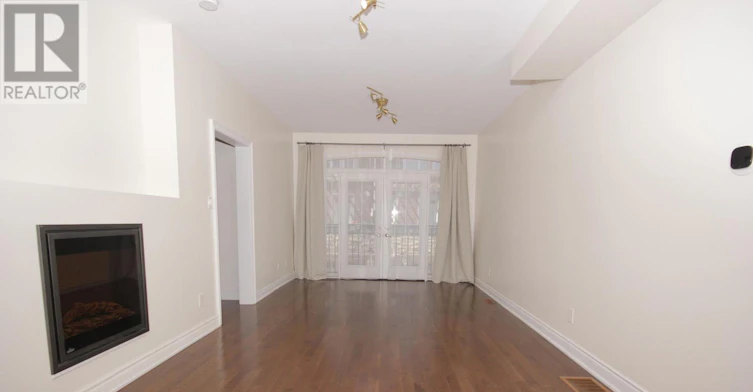 7 Slingsby Lane, Toronto, ON, M2N 0H7 - 4