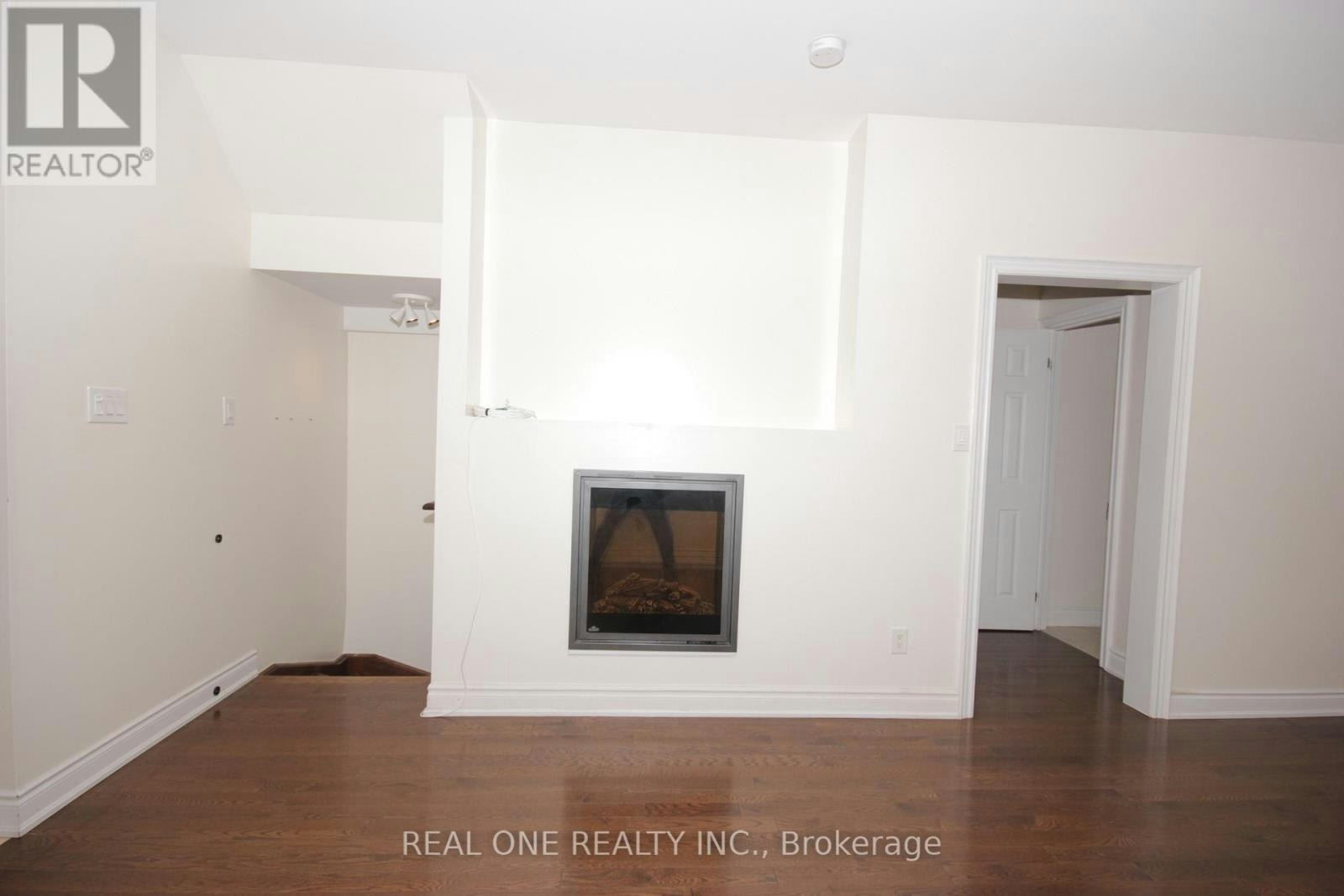 7 Slingsby Lane, Toronto, ON, M2N 0H7 - 7