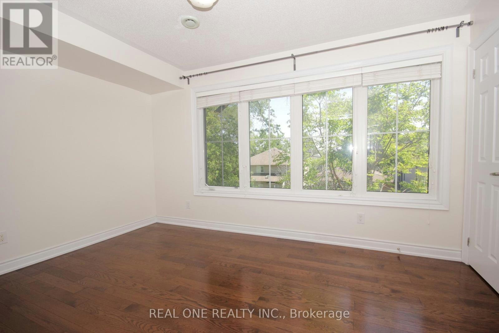7 Slingsby Lane, Toronto, ON, M2N 0H7 - 12
