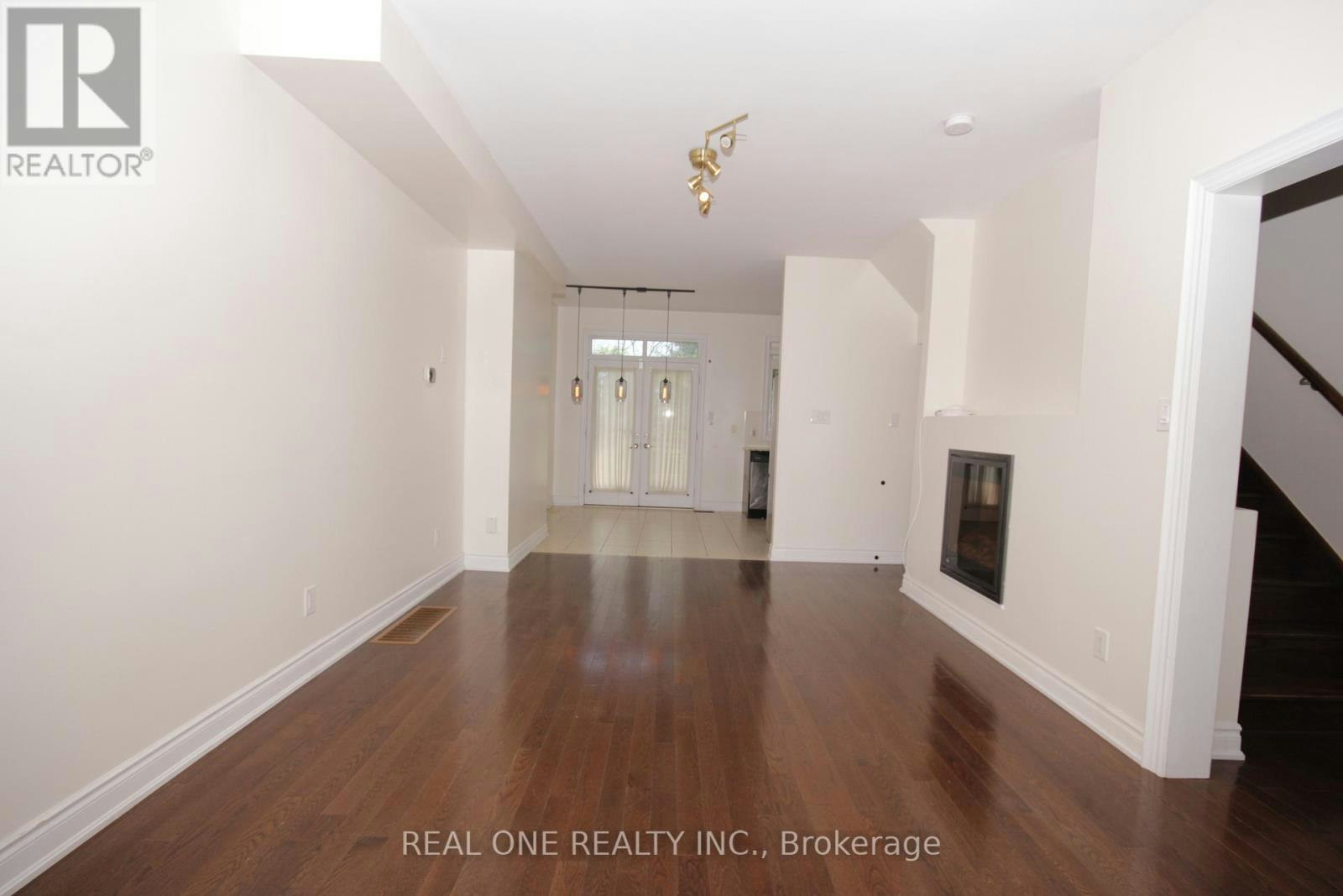 7 Slingsby Lane, Toronto, ON, M2N 0H7 - 5