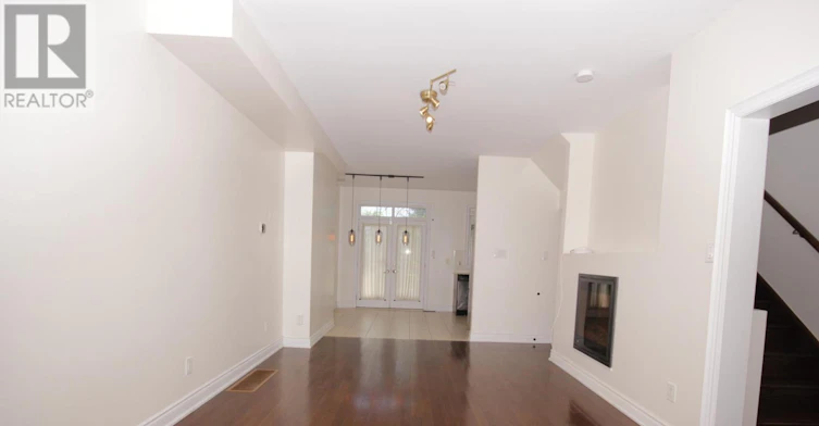7 Slingsby Lane, Toronto, ON, M2N 0H7 - 5