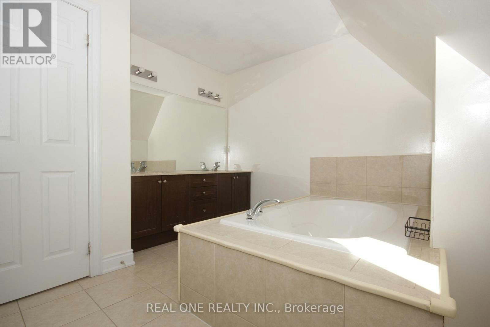 7 Slingsby Lane, Toronto, ON, M2N 0H7 - 23