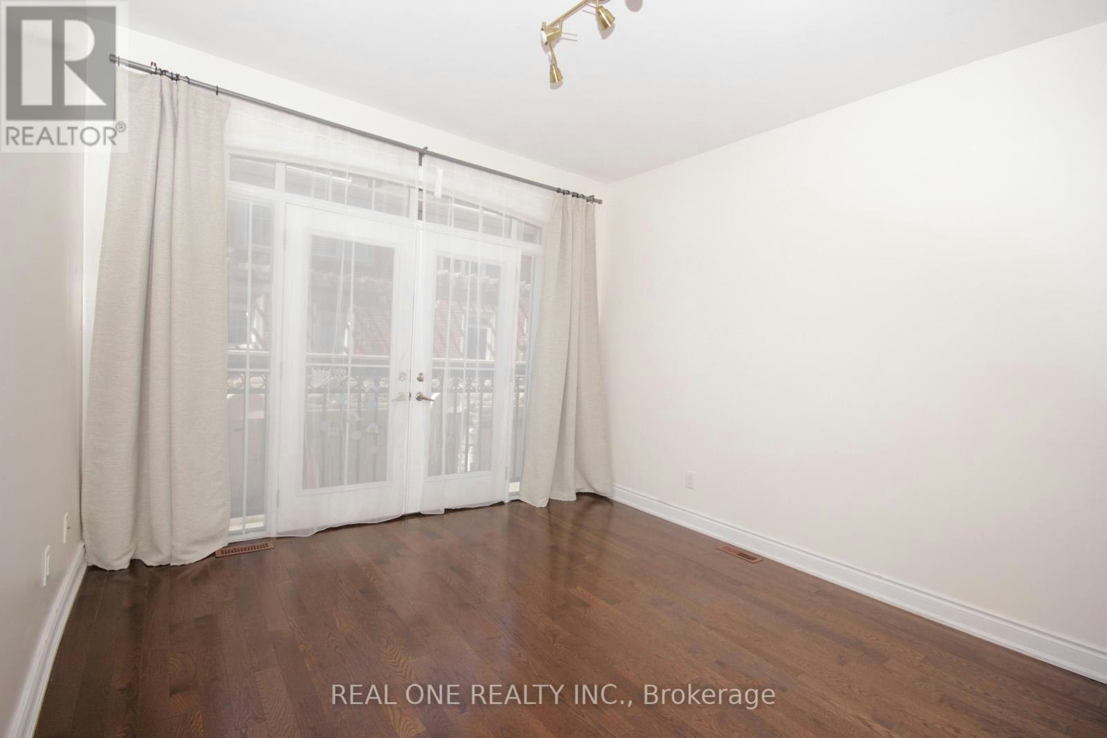 7 Slingsby Lane, Toronto, ON, M2N 0H7 - 6