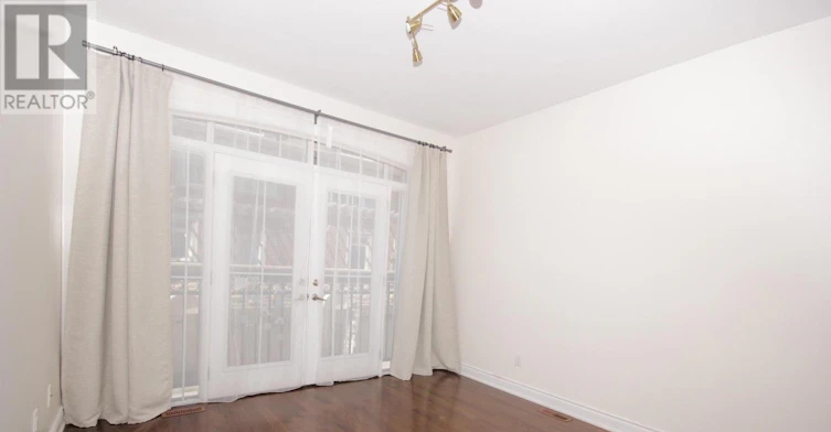 7 Slingsby Lane, Toronto, ON, M2N 0H7 - 6