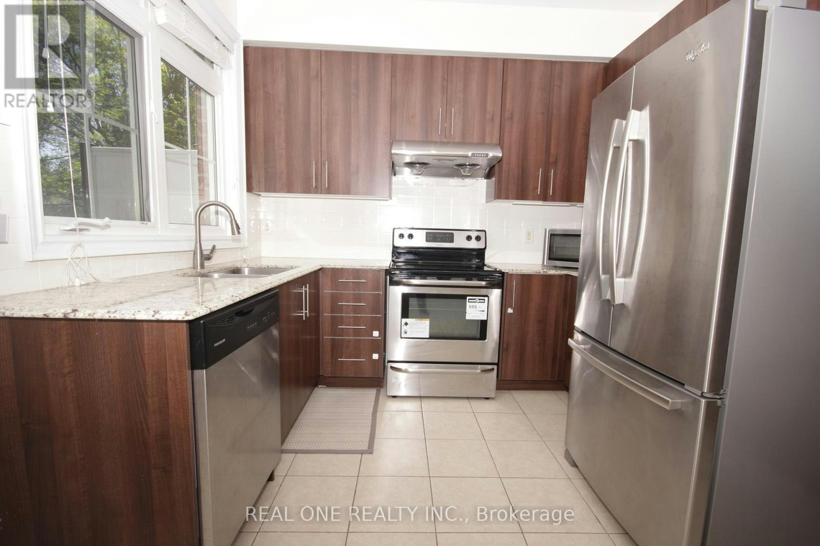 7 Slingsby Lane, Toronto, ON, M2N 0H7 - 10