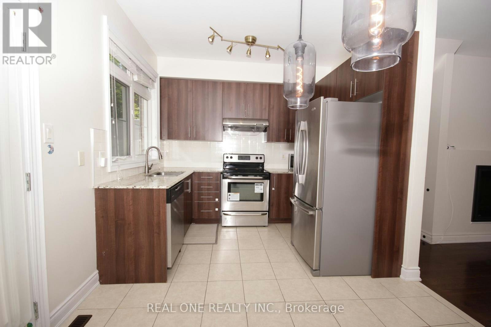 7 Slingsby Lane, Toronto, ON, M2N 0H7 - 9