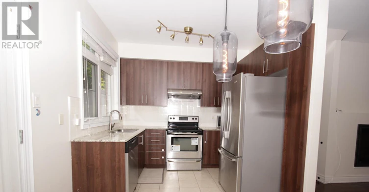 7 Slingsby Lane, Toronto, ON, M2N 0H7 - 9