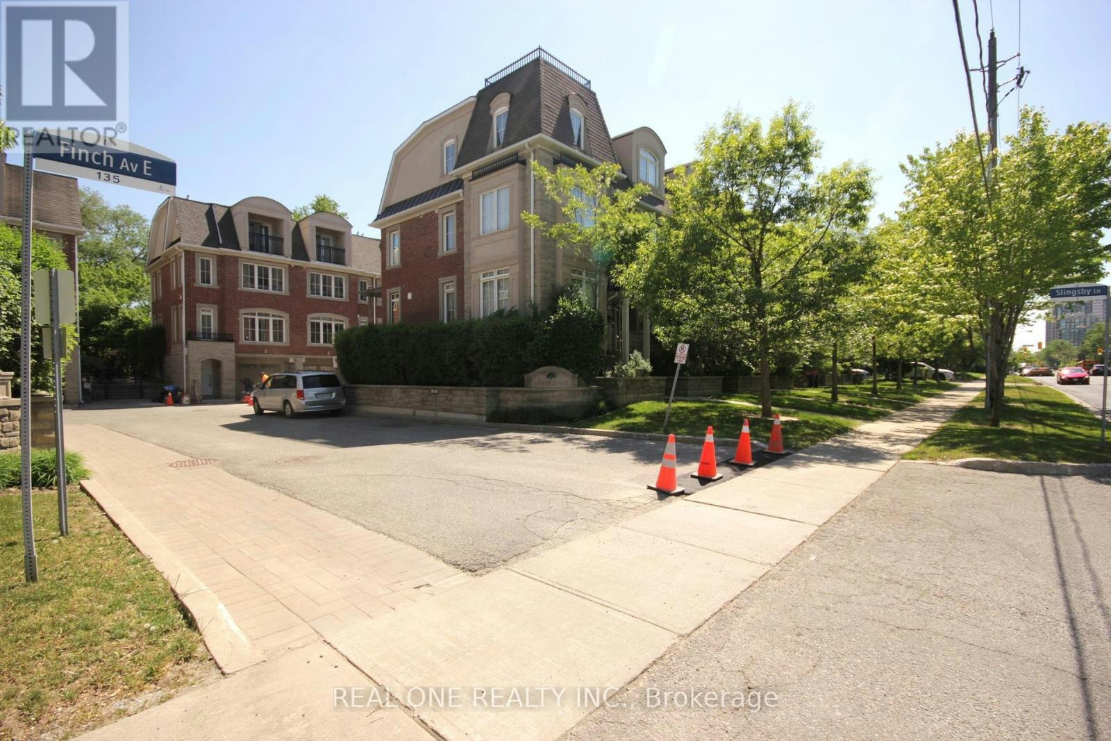7 Slingsby Lane, Toronto, ON, M2N 0H7