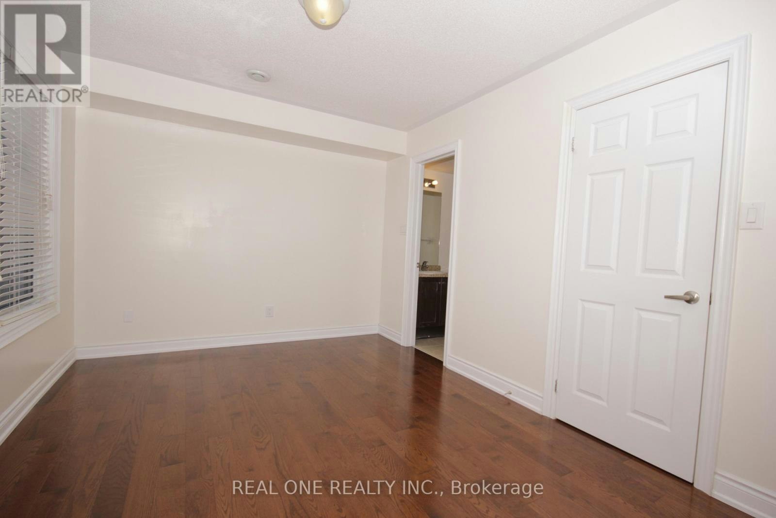 7 Slingsby Lane, Toronto, ON, M2N 0H7 - 15