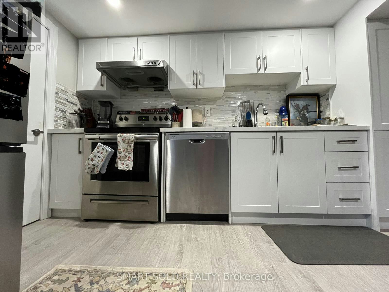 LOWER-52 Monkswood Crescent, Newmarket, ON, L3Y 2K1 - 2
