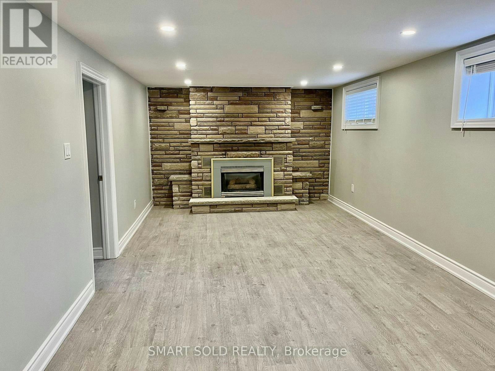 LOWER-52 Monkswood Crescent, Newmarket, ON, L3Y 2K1