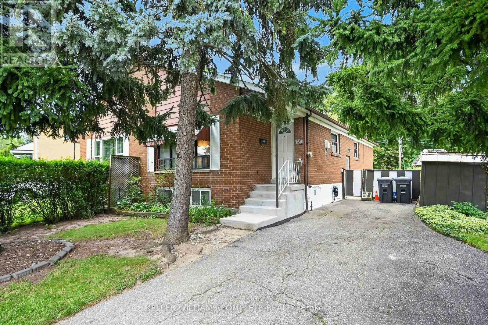 3239 Queen Frederica Drive, Mississauga, ON, L4Y 2Z9
