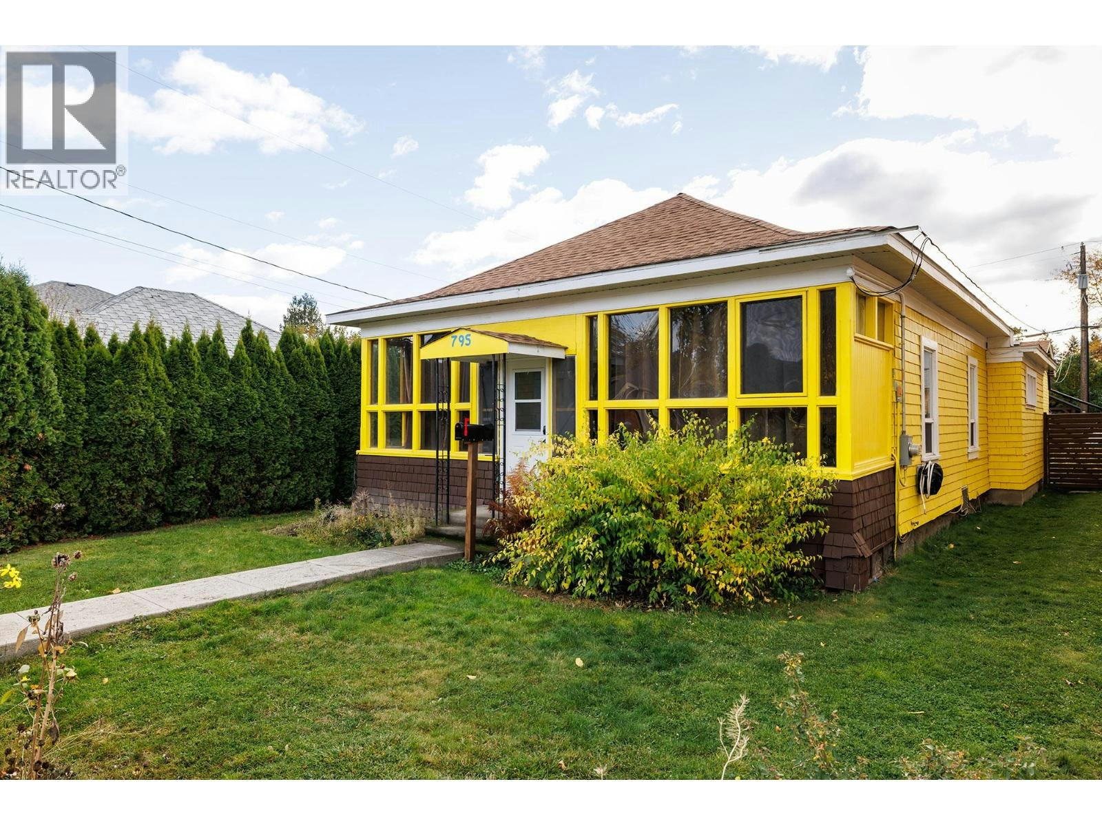 795 Lawson Avenue, Kelowna, BC, V1Y 6S9