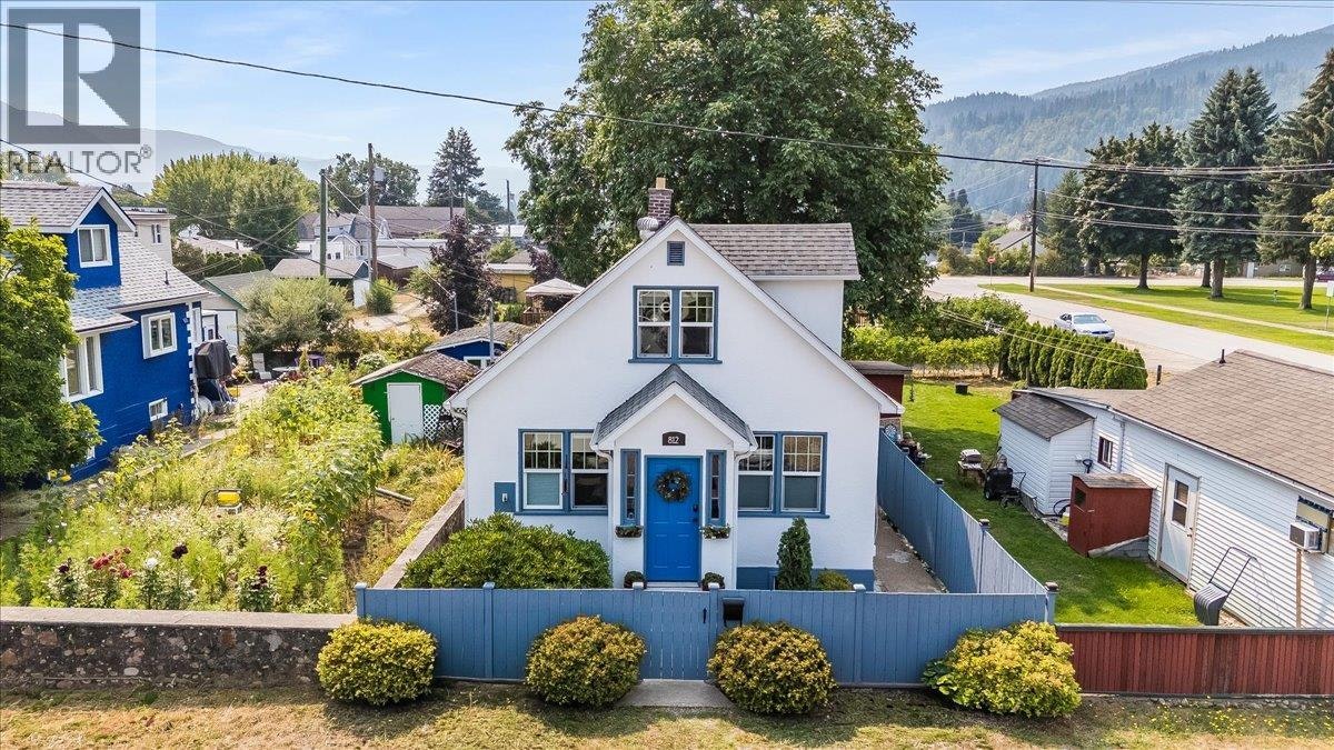 812 2nd Street, Castlegar, BC, V1N 1Y7