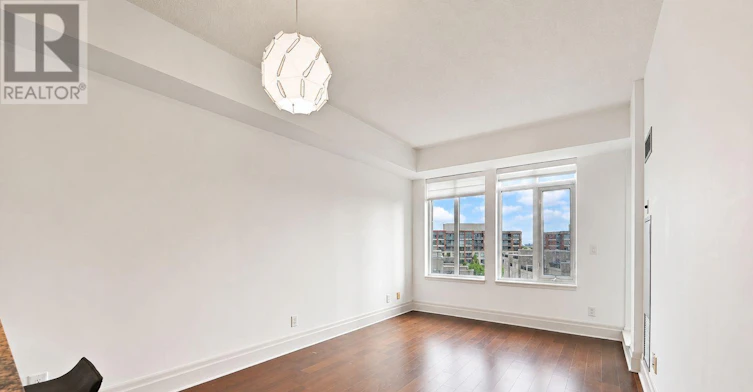 619-111 Upper Duke Crescent, Markham, ON, L6G 0C8 - 2