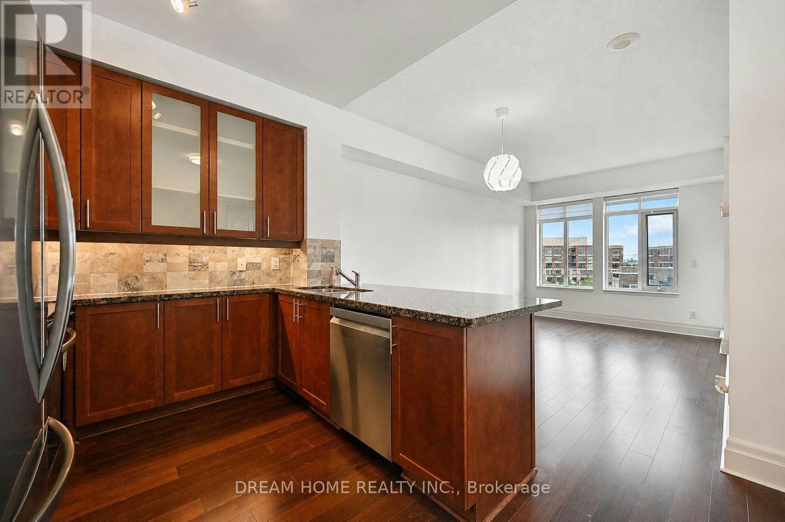 619-111 Upper Duke Crescent, Markham, ON, L6G 0C8