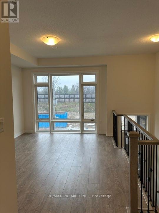 8 Cherry Hill Lane, Barrie, ON, L9J 0M7 - 4
