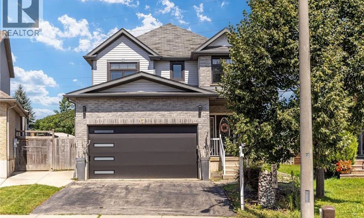 944 Parkvale Court