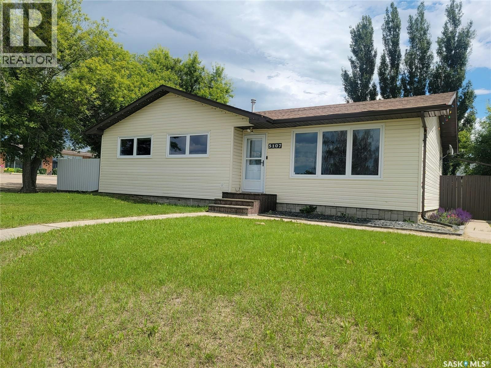5107 Leader Street, Macklin, SK, S0L 2C0