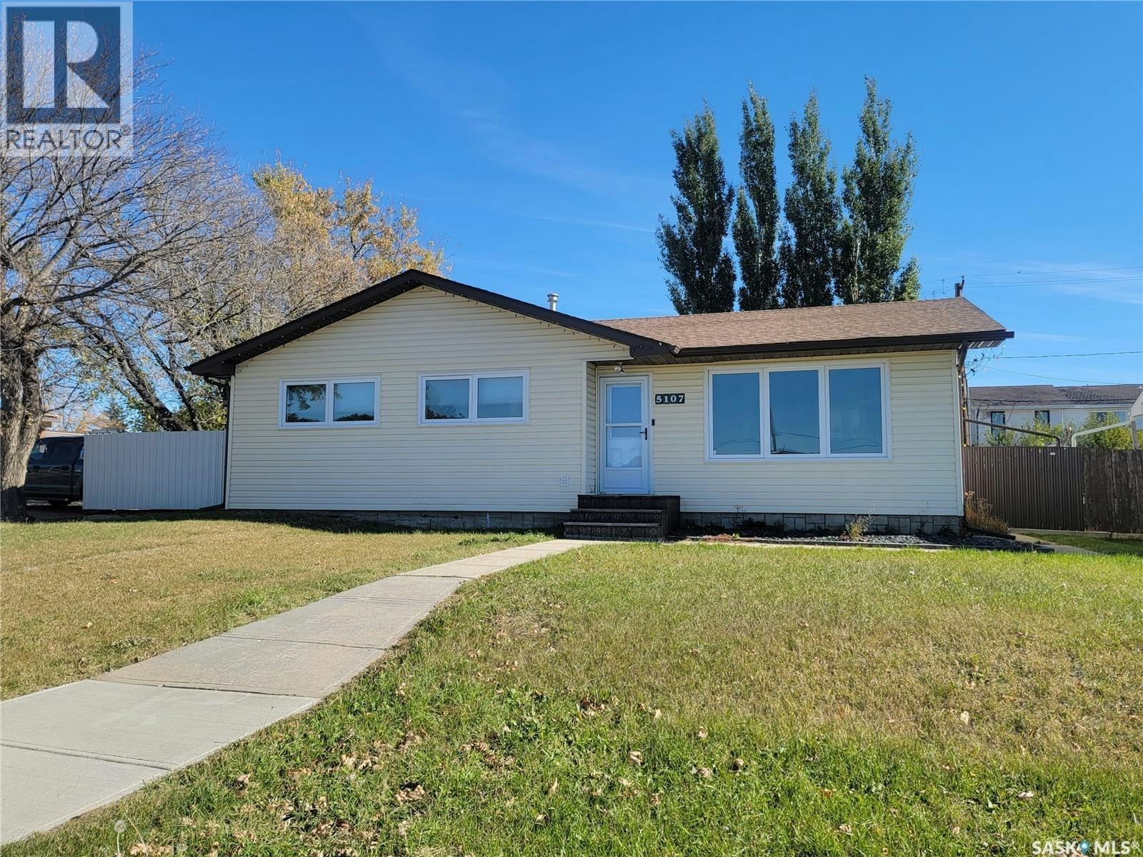 5107 Leader Street, Macklin, SK, S0L 2C0