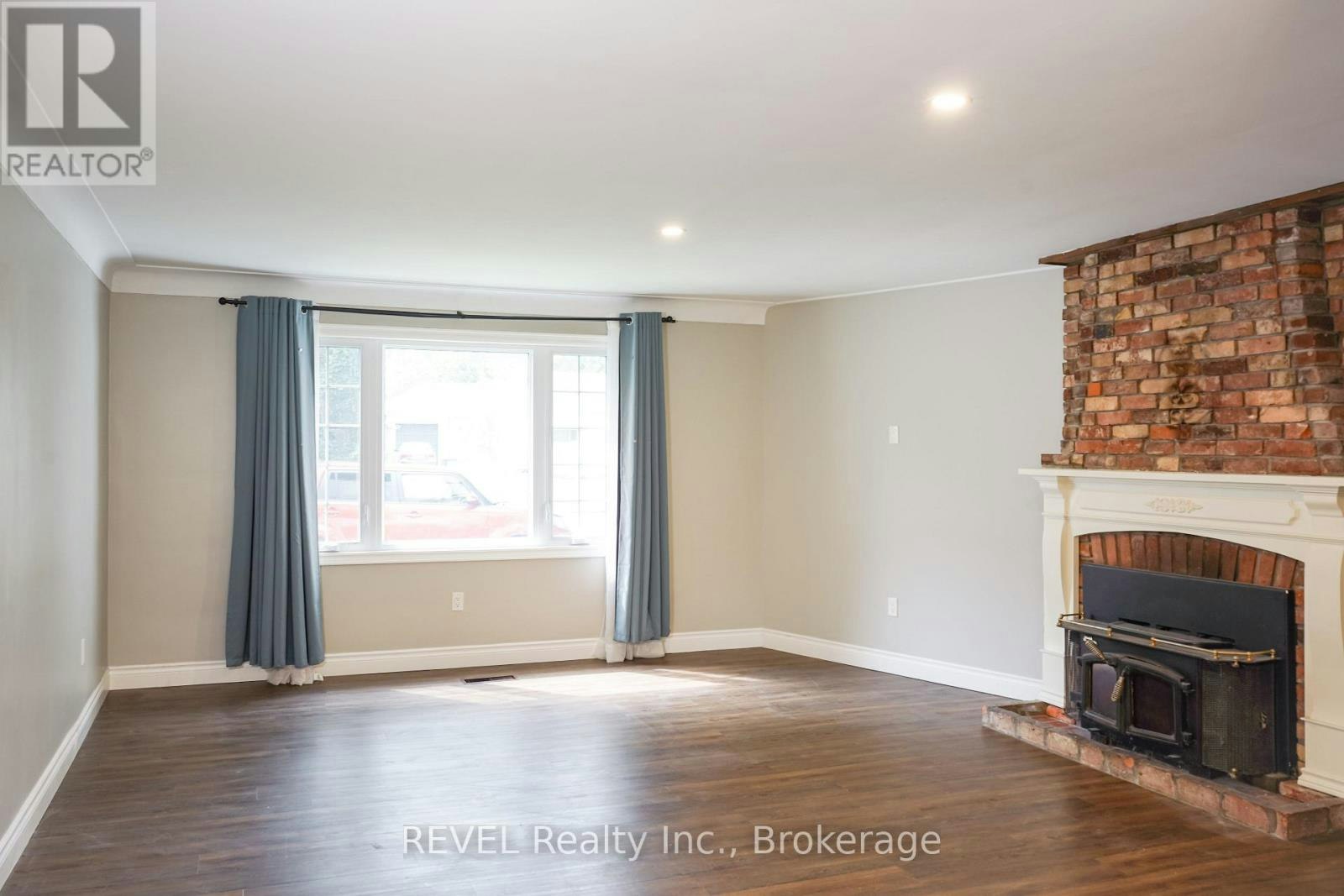 MAIN FLOOR-3204 Saint Paul Avenue, Niagara Falls, ON, L2J 2M1