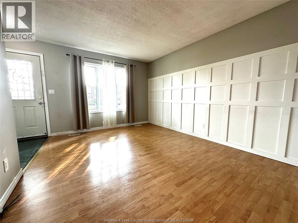 3217 Aurora, Windsor, ON, N8R 1Y9 - 3