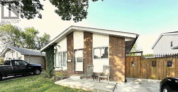 3217 Aurora, Windsor, ON, N8R 1Y9