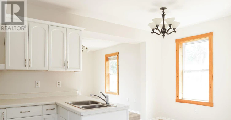 387 Glendale Avenue, St. Catharines, ON, L2T 1C3